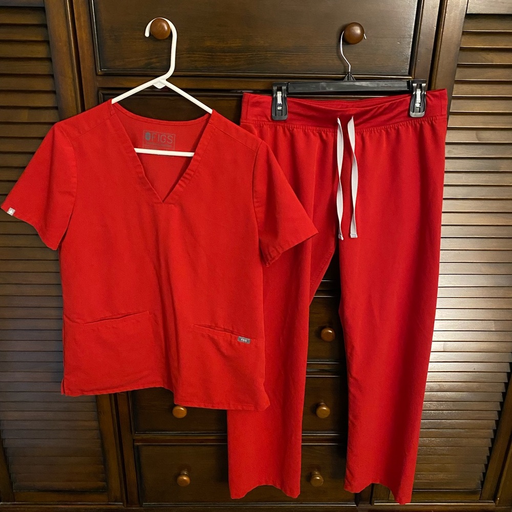 Winning red medium top and bottom